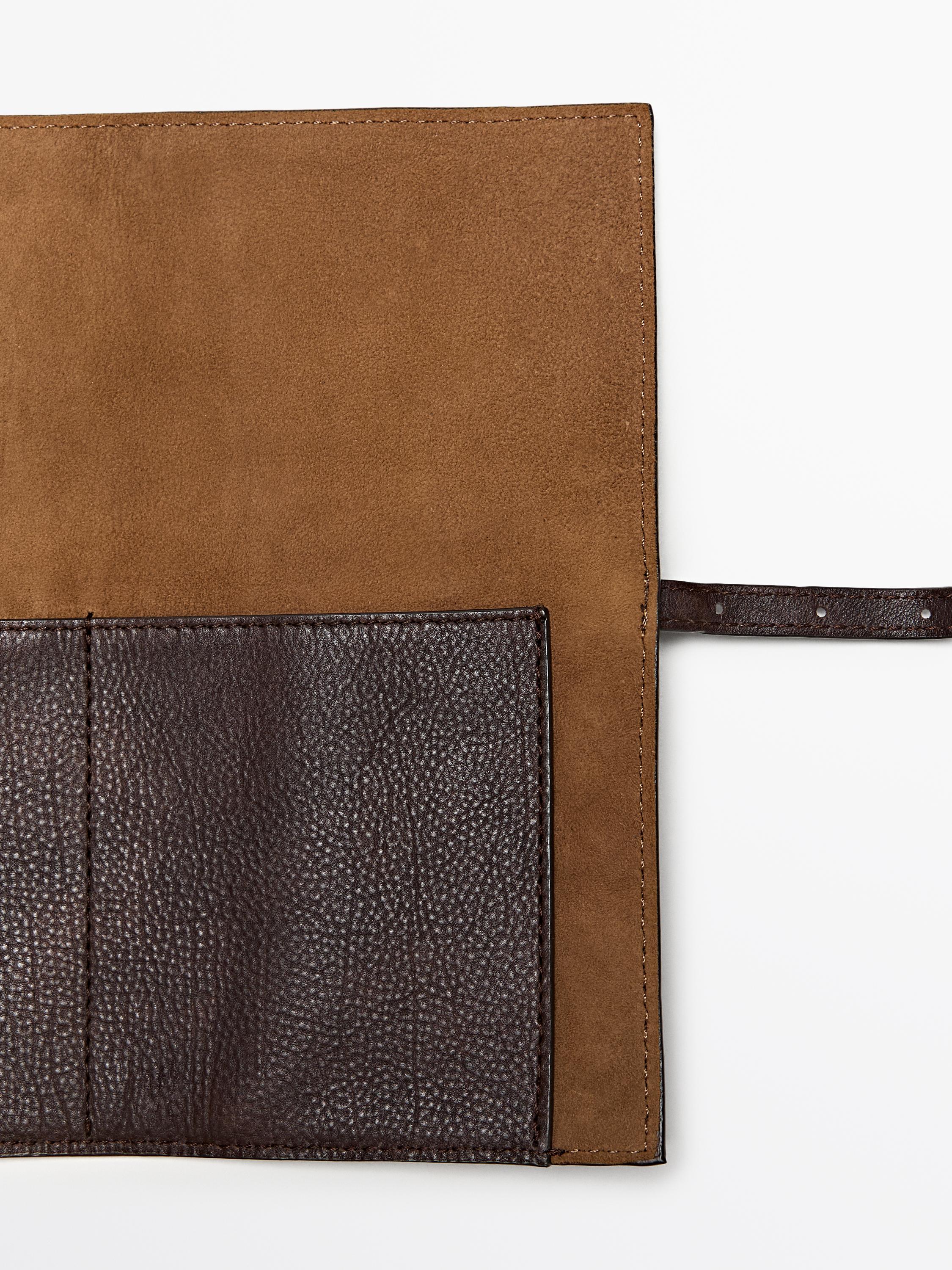 Housse pour accessoires technologiques en cuir nappa